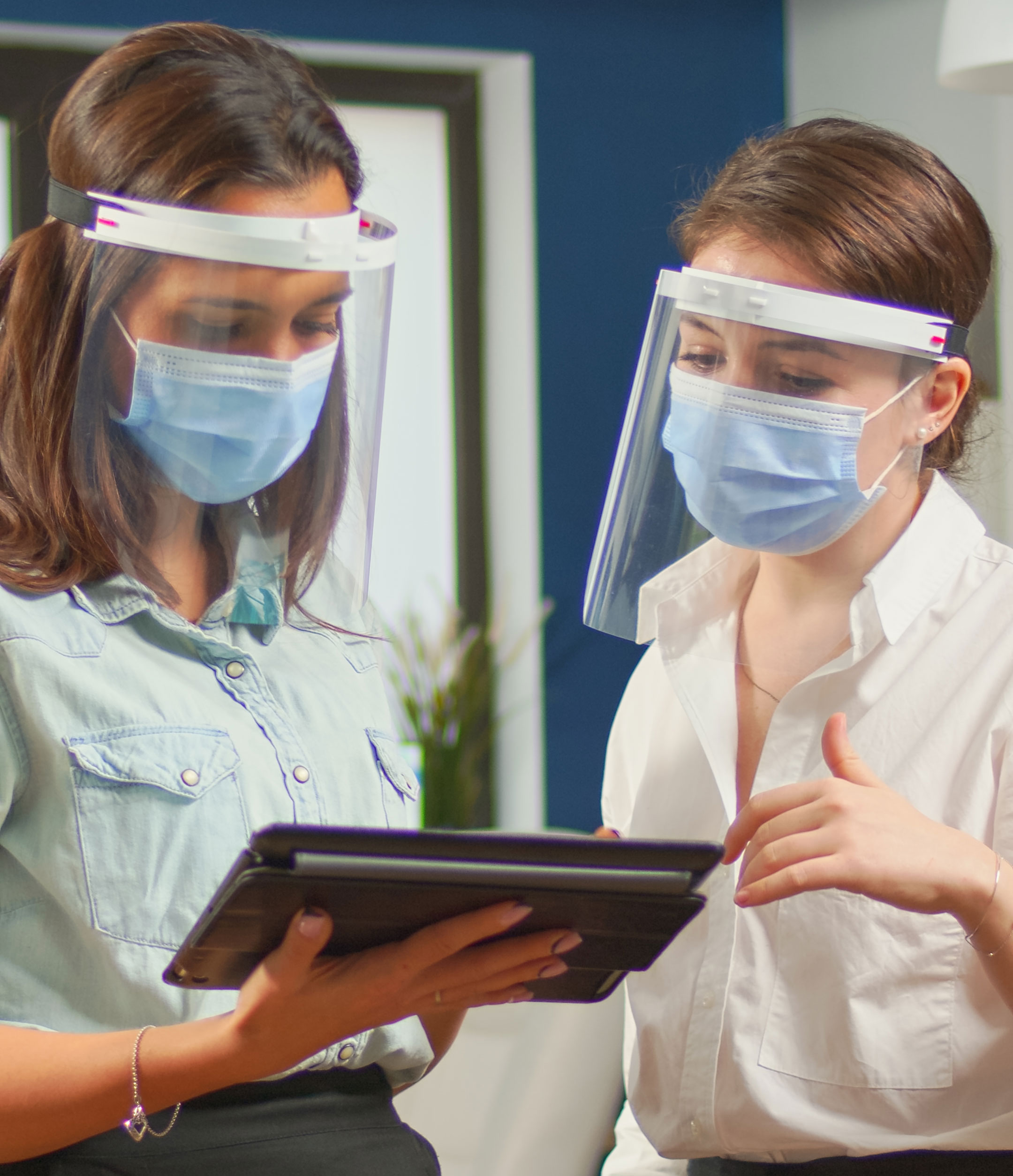 employees-standing-in-office-room-analysing-compan-53VBHWY_2