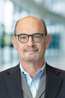 exec_pics_ken_web
